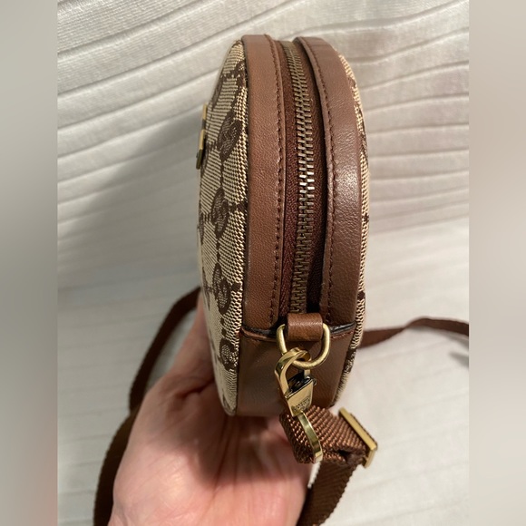 Gucci GG Canvas Round Crossbody W/Certificate of Authenticity - Picture 6 of 14